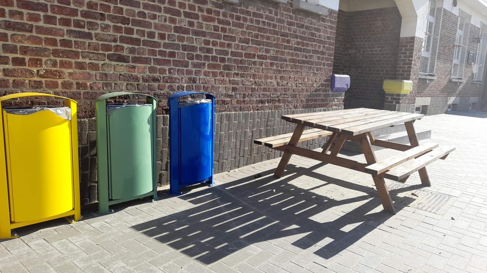Poubelles Péronnes Village