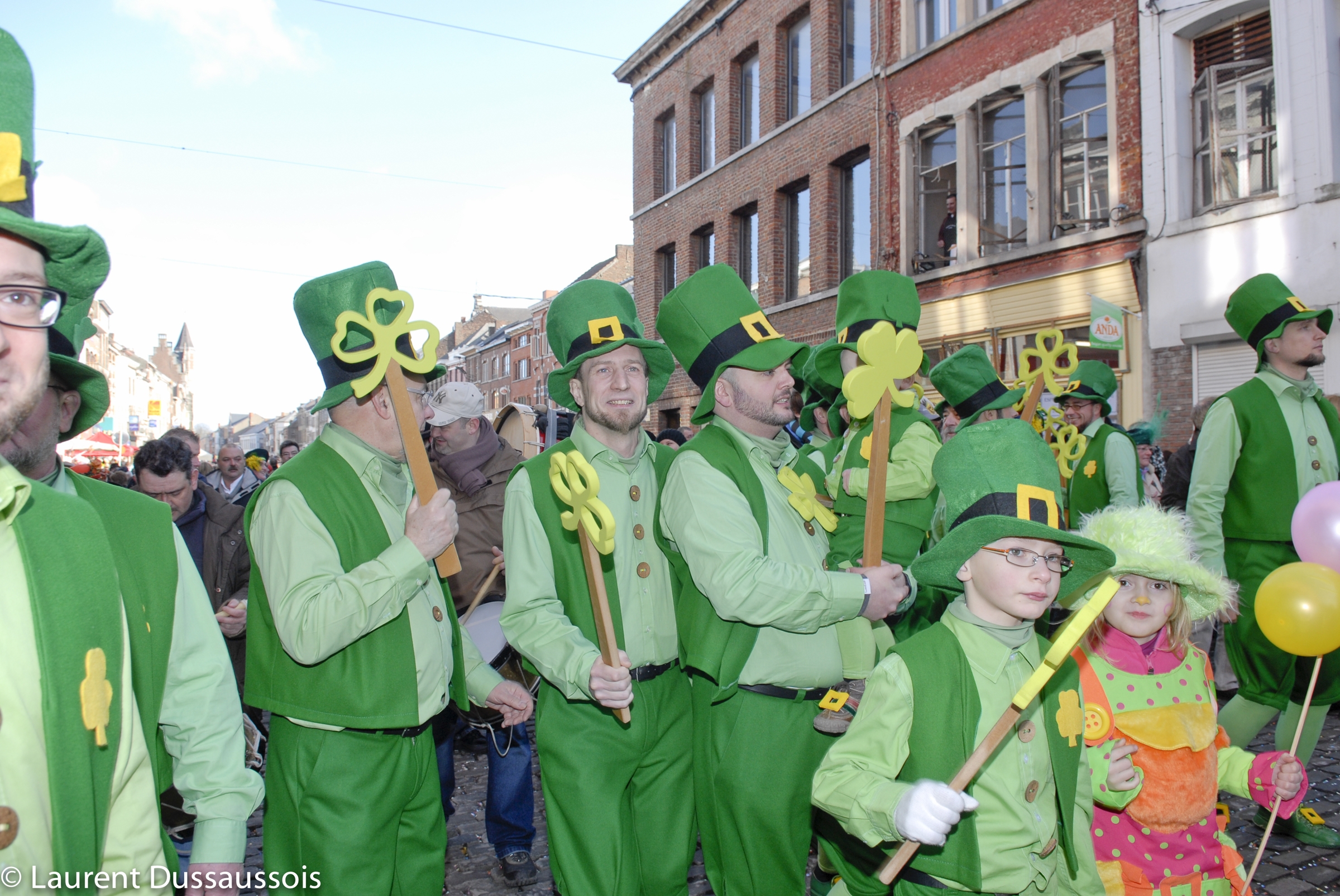  DSC2002